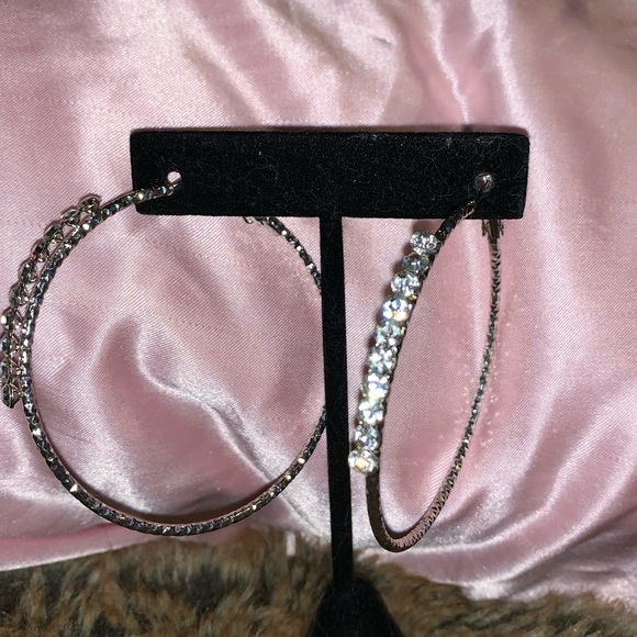 Hoops , chandelier and dangle earrings 4 pairs woman earrings - Picture 2 of 14